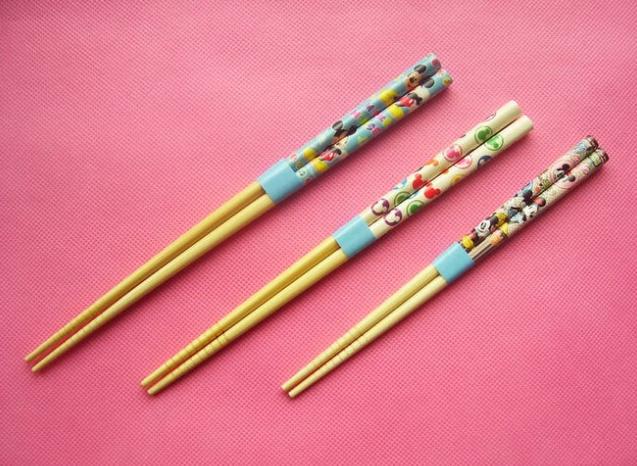 竹筷 vs 木筷，吃饭餐具选对更健康！​