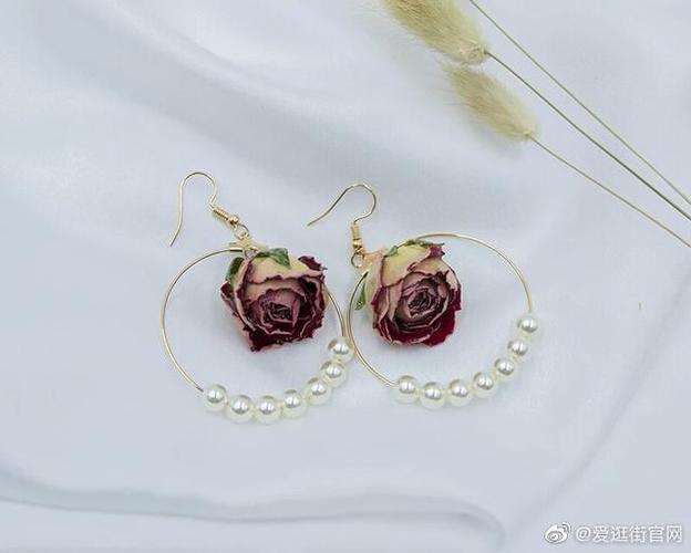 镀金餐具贵气十足，但保养起来真麻烦​